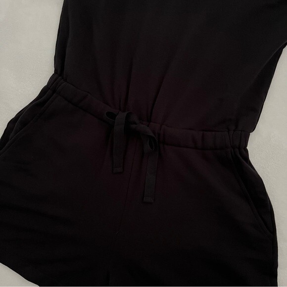 NWT Lou & Grey Signaturesoft Scoop Neck Cap Sleeve Romper in Black, Size XS - Picture 7 of 15